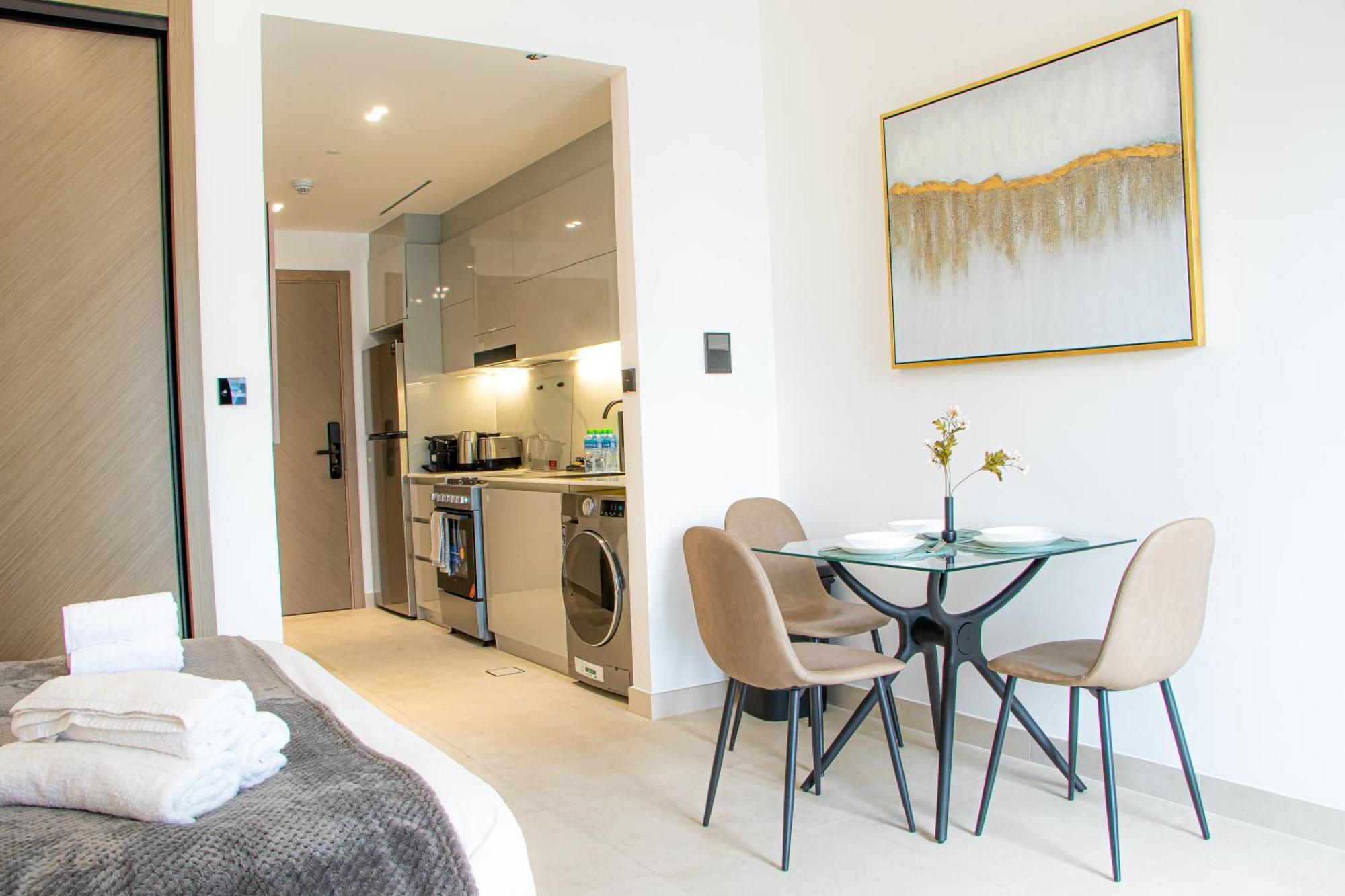 Skyline Retreat With Burj Khalifa View * Dubaï