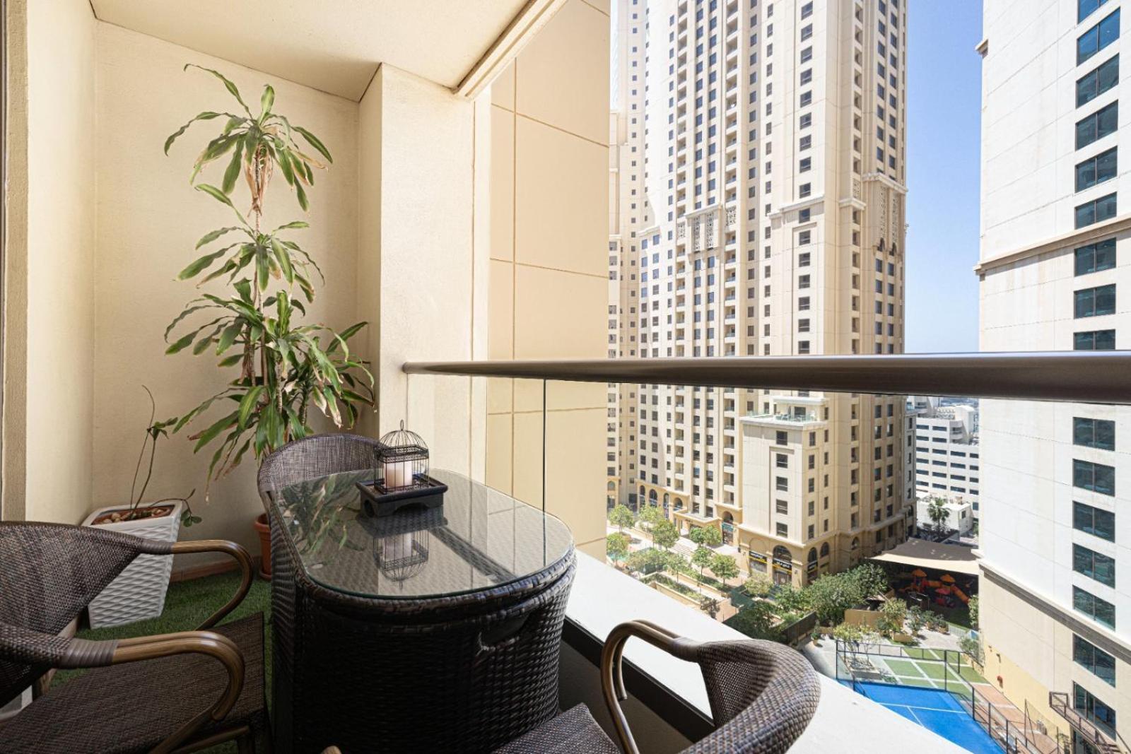 Stylish And Sleek: Modern Well-furnished One Bedroom Hall And Kitchen * Dubaï