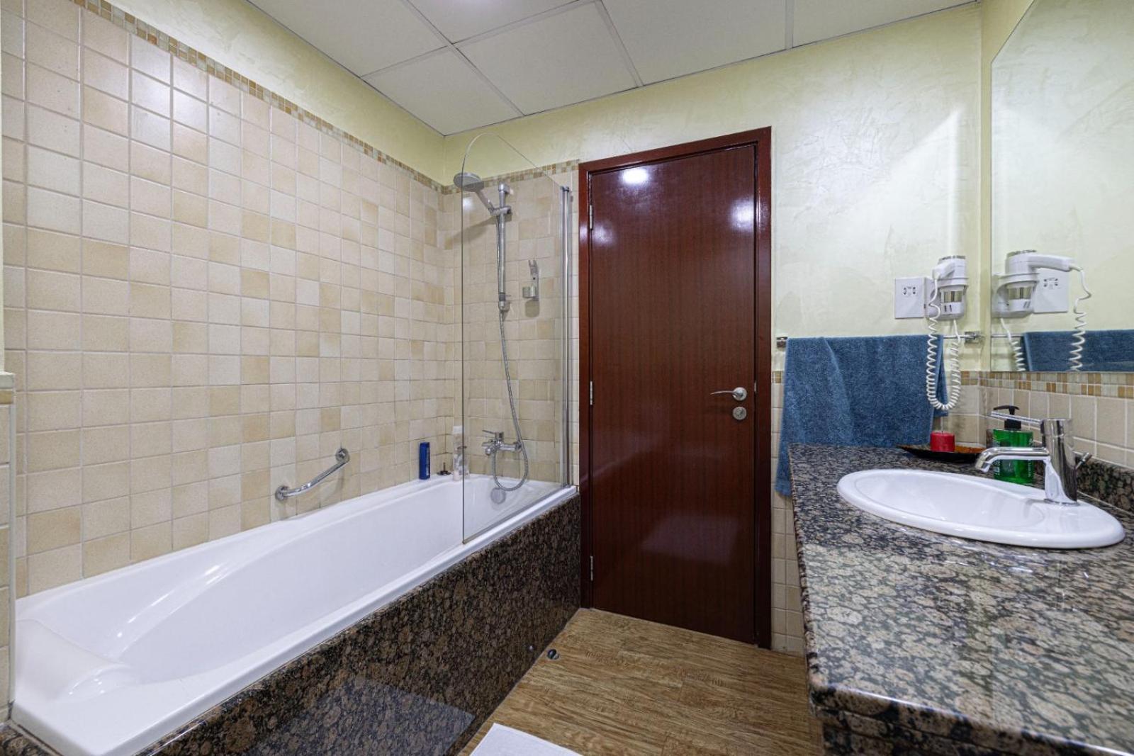 Stylish And Sleek: Modern Well-furnished One Bedroom Hall And Kitchen Appartement *