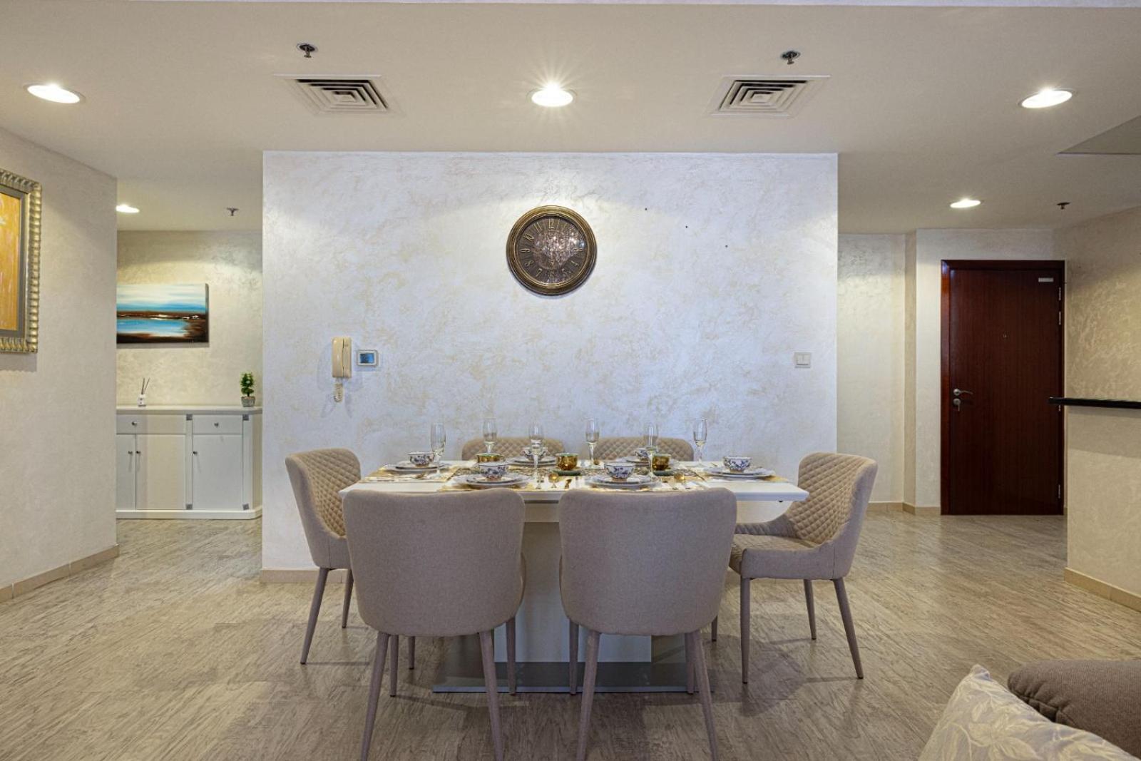 Stylish And Sleek: Modern Well-furnished One Bedroom Hall And Kitchen Appartement *
