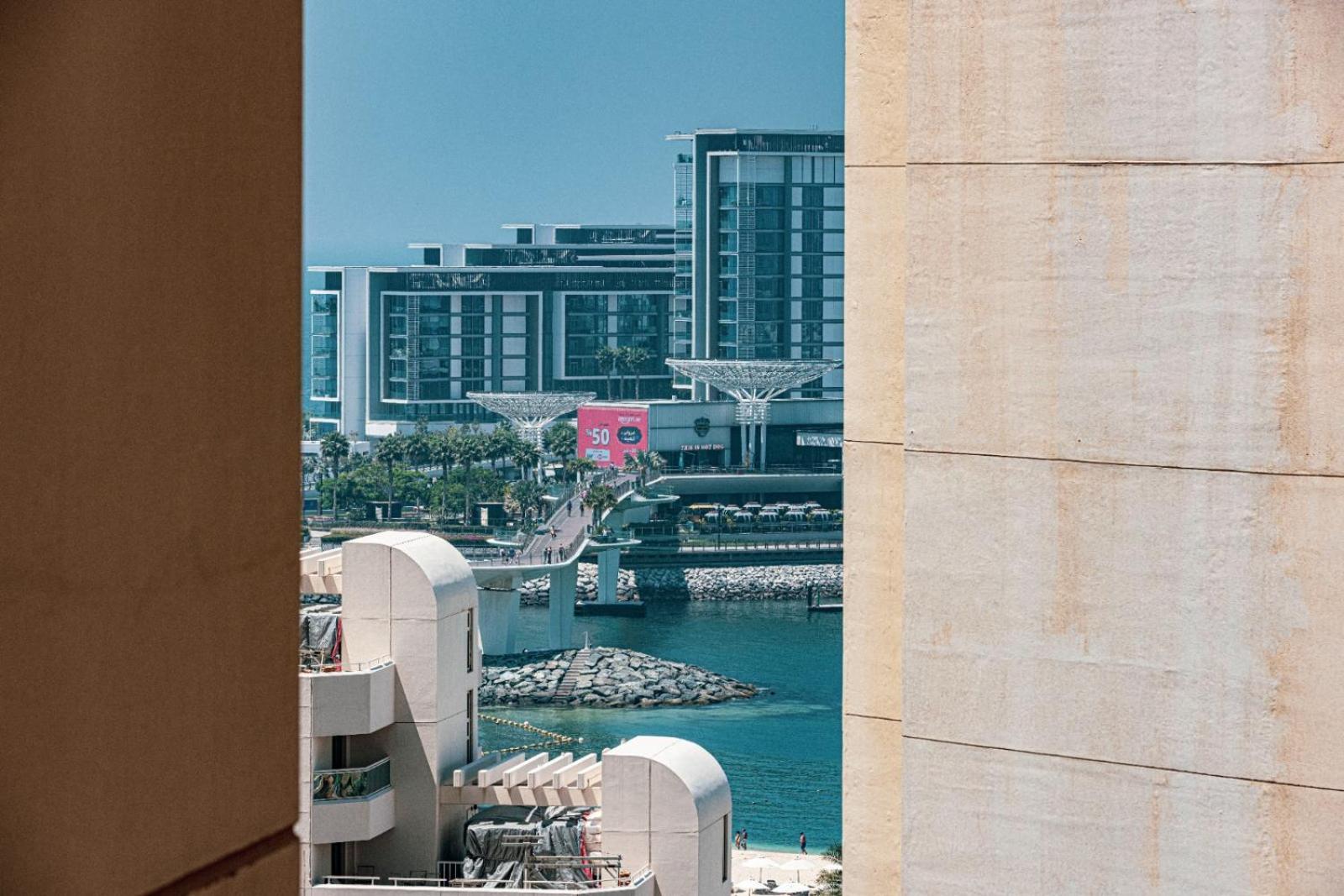 Stylish And Sleek: Modern Well-furnished One Bedroom Hall And Kitchen Appartement Dubaï