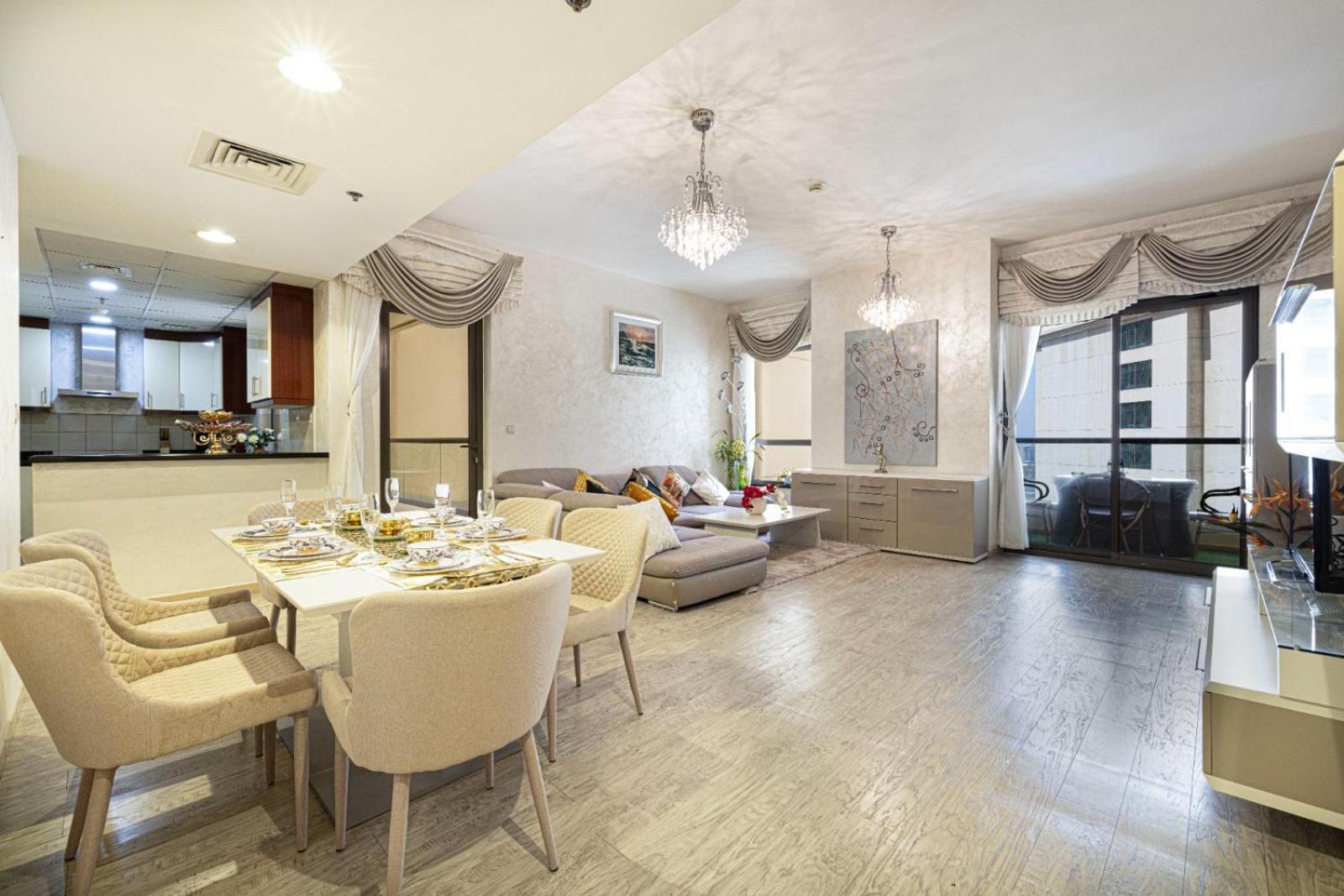 Appartement Stylish And Sleek: Modern Well-furnished One Bedroom Hall And Kitchen