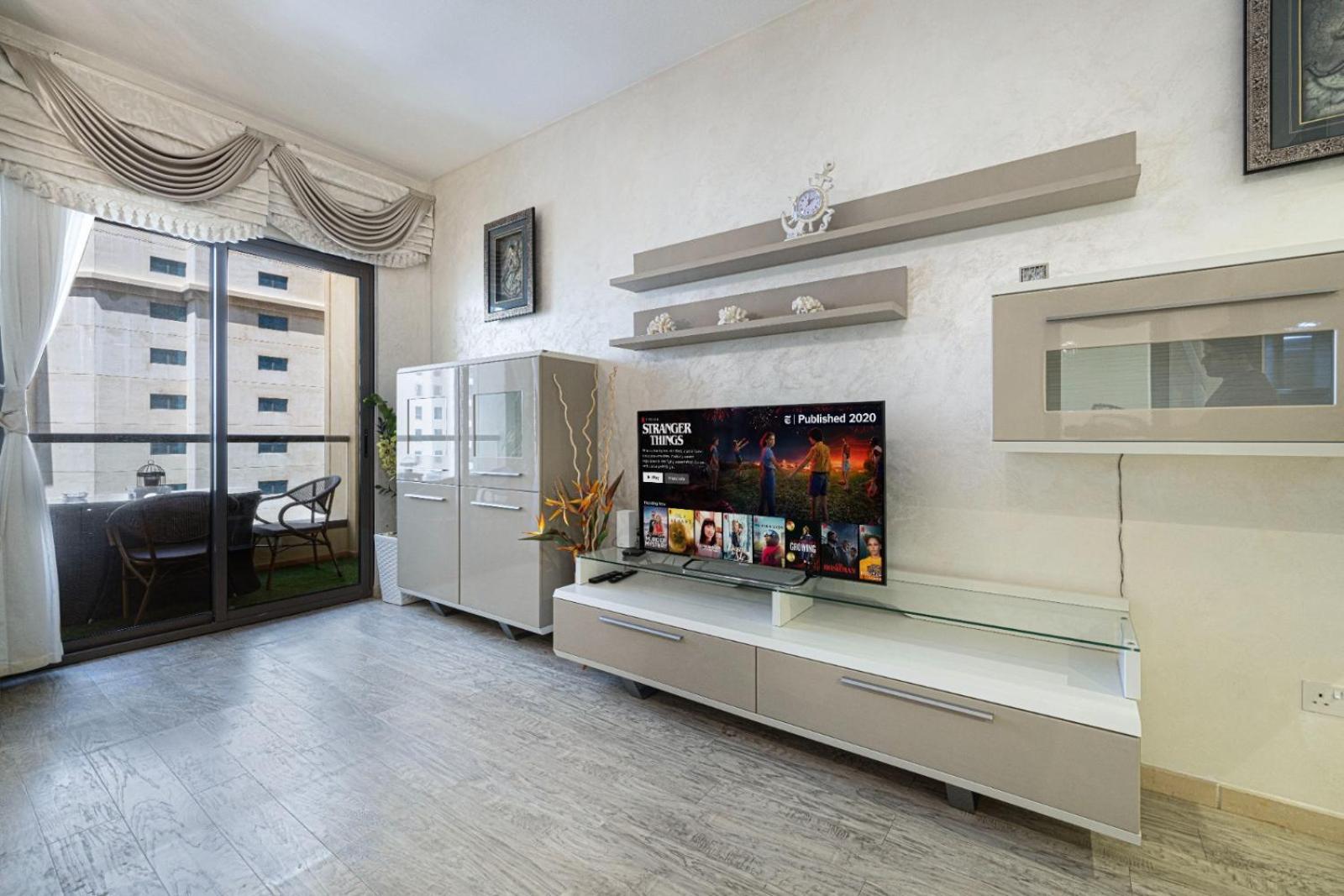 Stylish And Sleek: Modern Well-furnished One Bedroom Hall And Kitchen * Dubaï