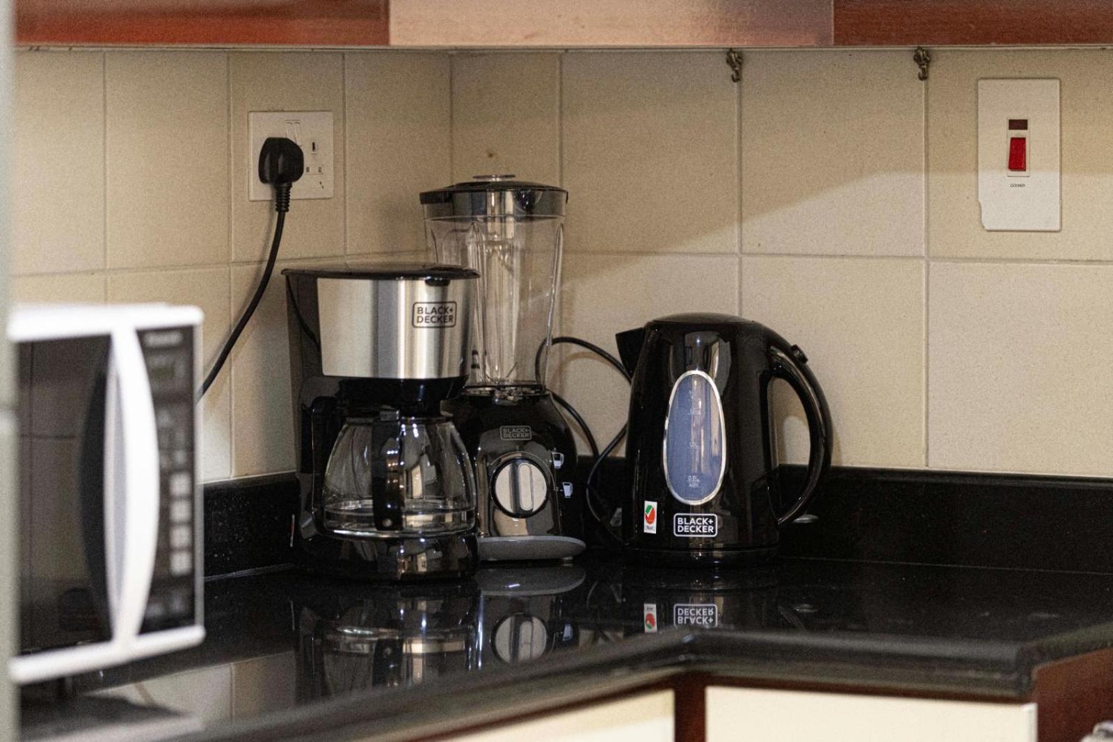 Stylish And Sleek: Modern Well-furnished One Bedroom Hall And Kitchen Appartement *