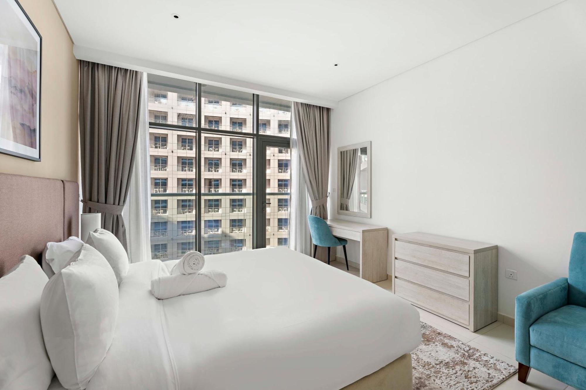 2br Palm Jumeirah With Pool On Roof Amazing View *