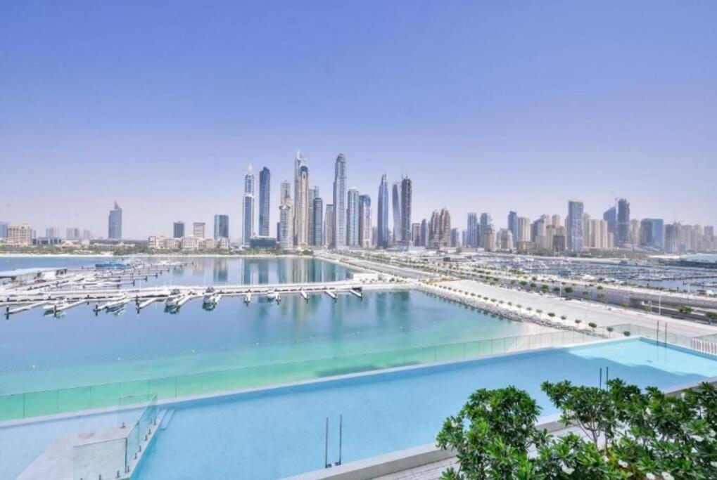 Elegant 1br With Sea View And Free Access Dubai