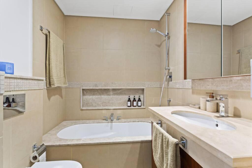 Apartment Khalifa Views & Direct Mall Access In Burj Vista