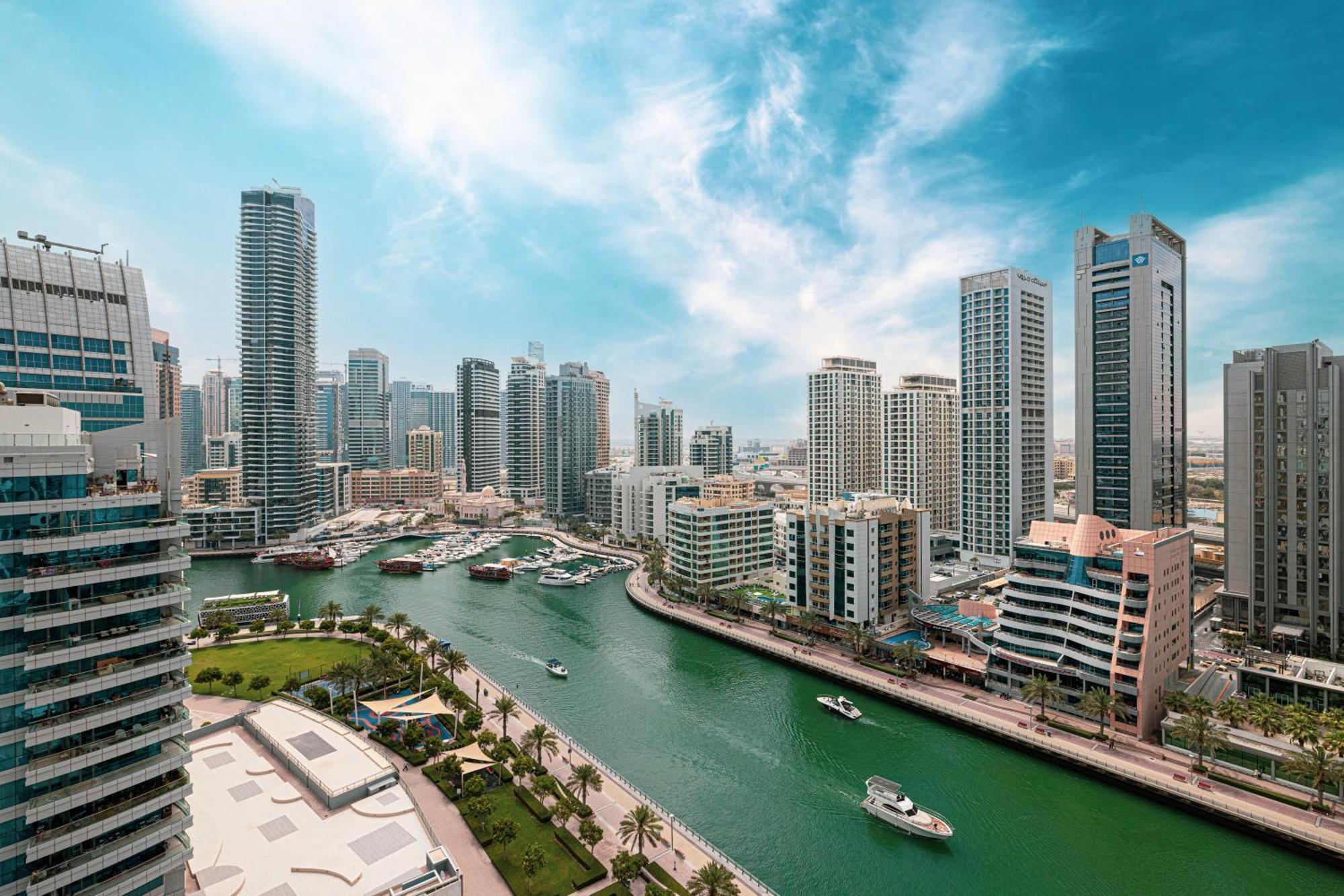 Luxury 1br At Marina: Stunning Marina Views, Pool & Gym Lägenhet *