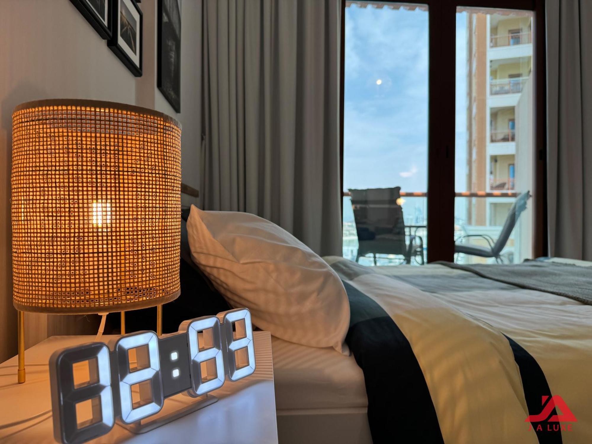 Unique At Of Yachts With Panoramic Sea View Of Burj Khalifa, Alarab & Atalntis In Palm Jumeirah Appartement