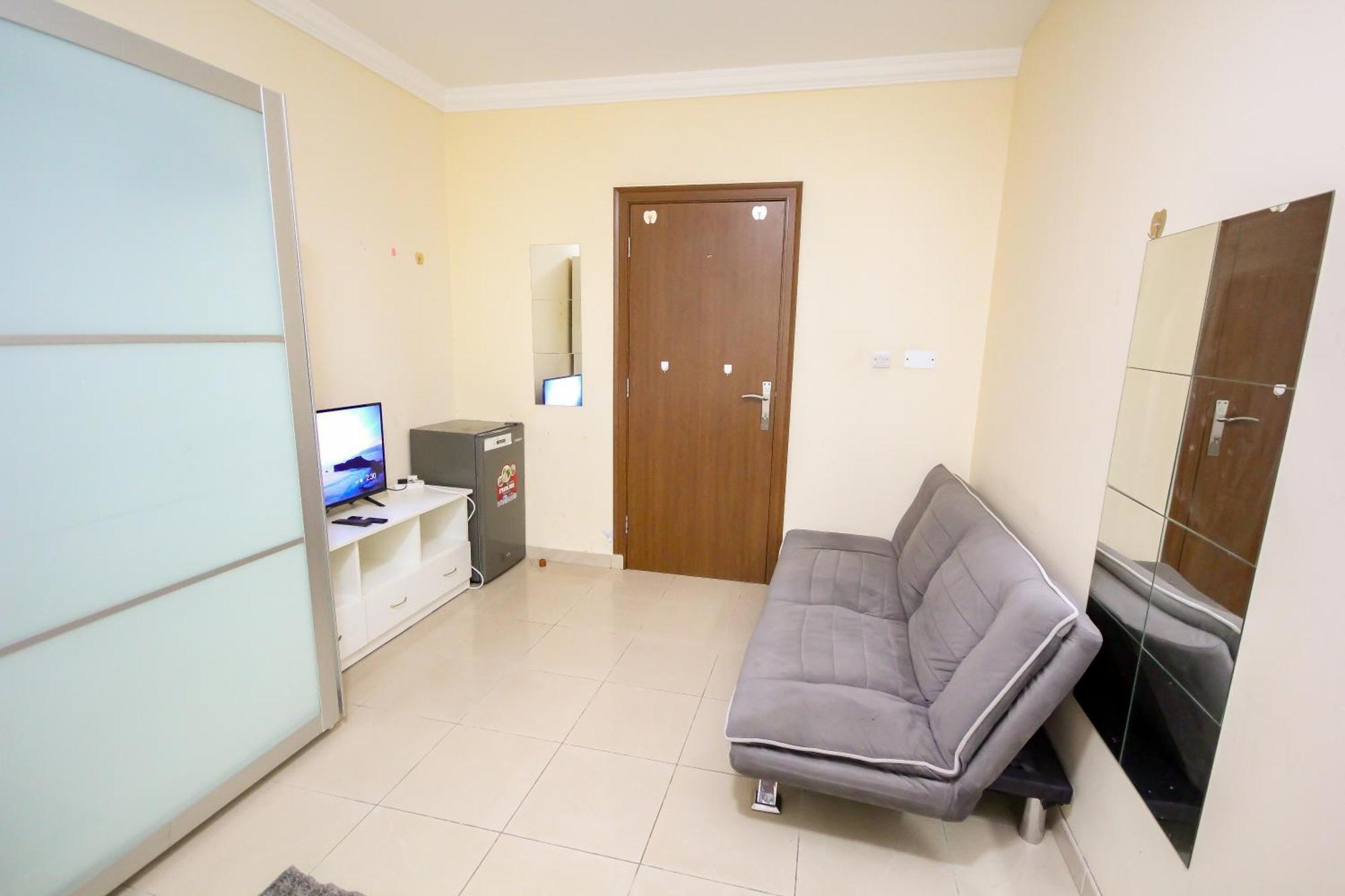 Lägenhet Spacious For Girls In Marina فتيات فقط Dubai