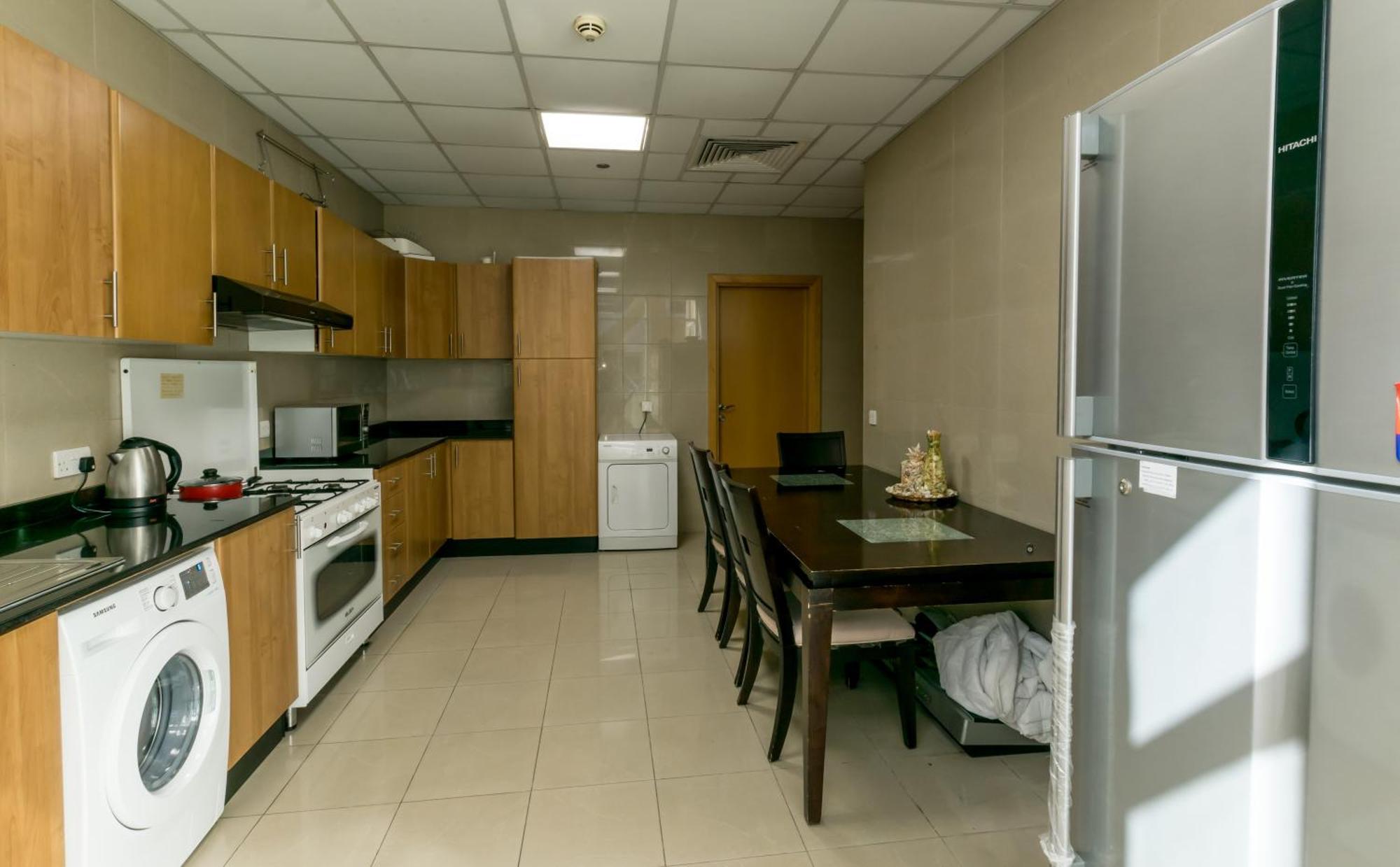 Lägenhet Spacious For Girls In Marina فتيات فقط *