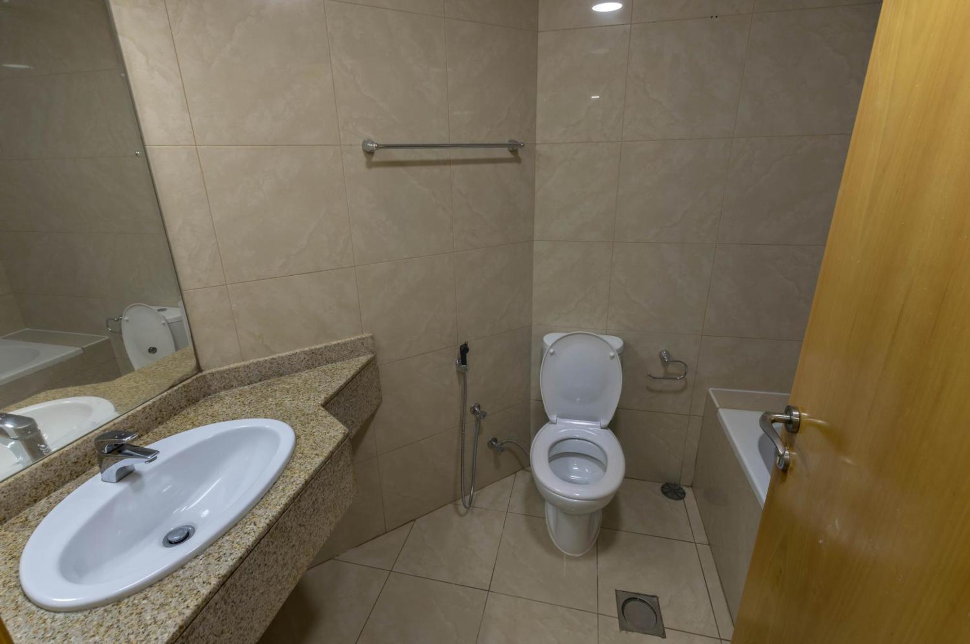 Lägenhet Spacious For Girls In Marina فتيات فقط