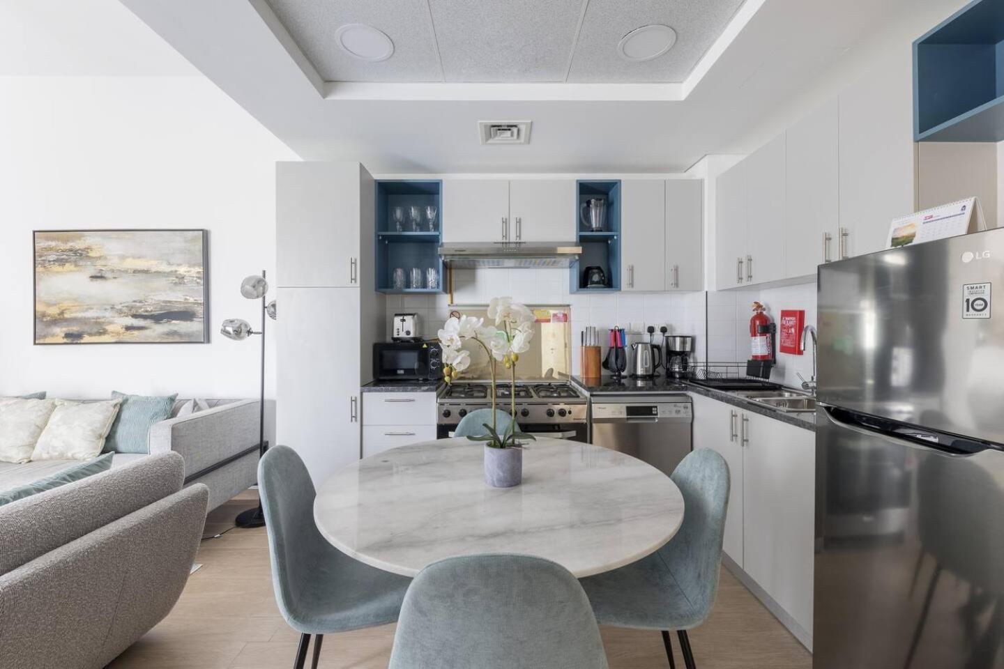 Appartement Comfortable 2bd Next To Metro & Mall Dubaï