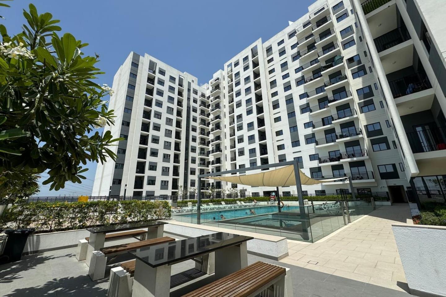 Appartement Comfortable 2bd Next To Metro & Mall Dubaï