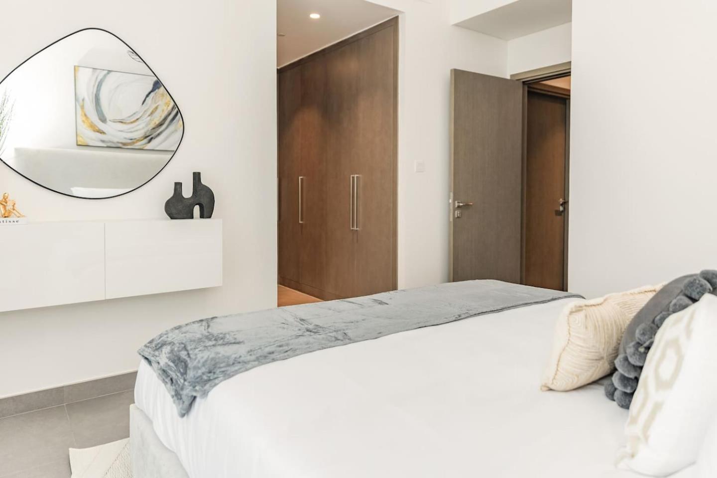Higuests - Creekside Stylish 3br With Views Dubai