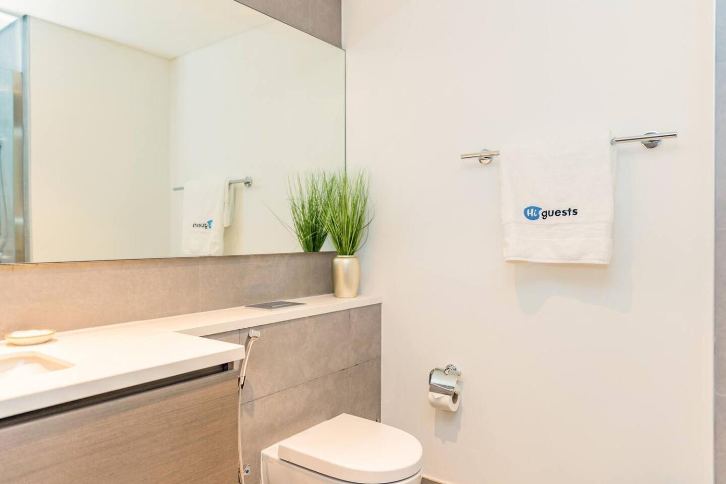 Apartment Higuests - Creekside Stylish 3br With Views Dubai
