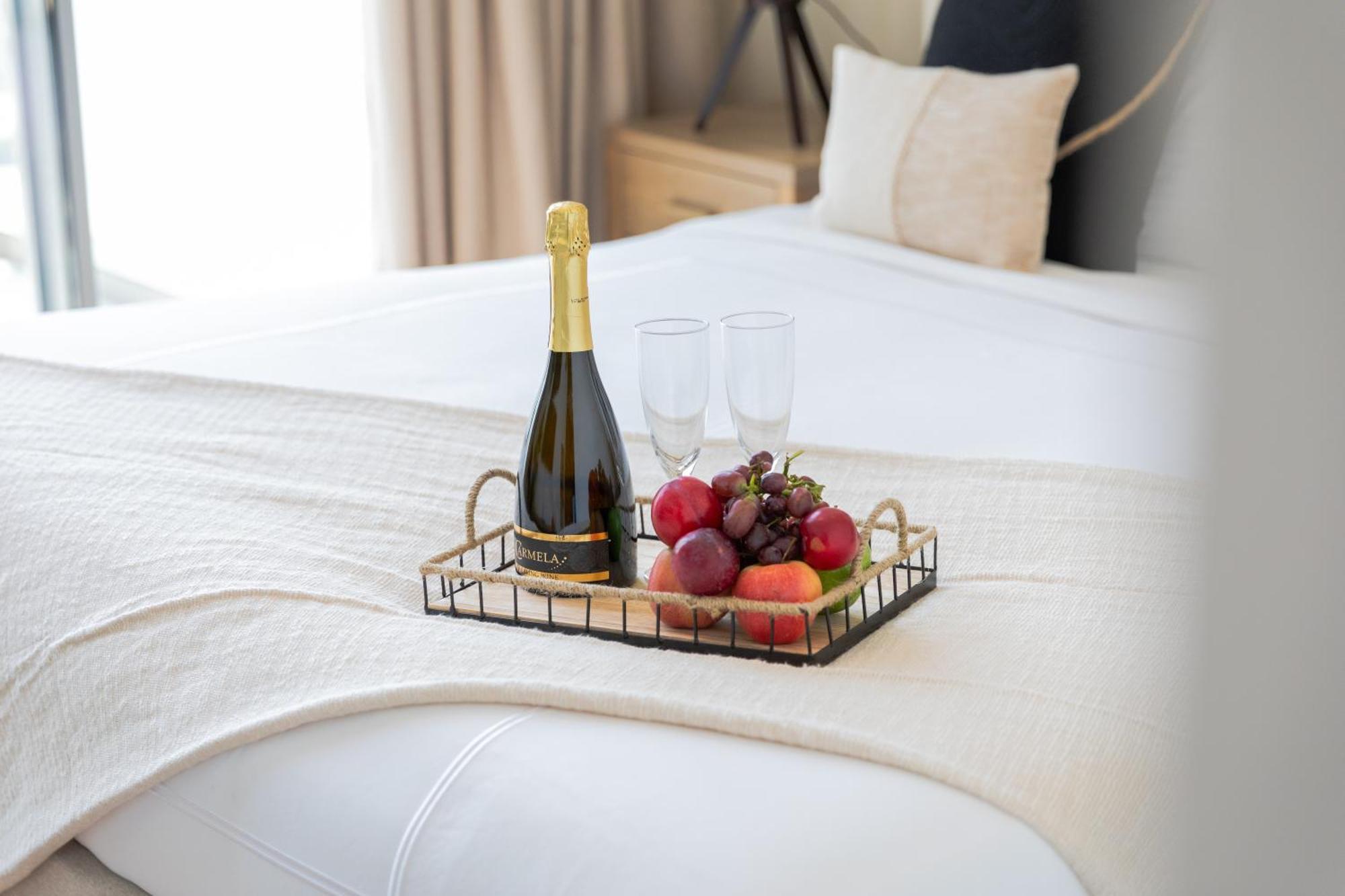 Eden's - Millennium Atria Residences Apartment *