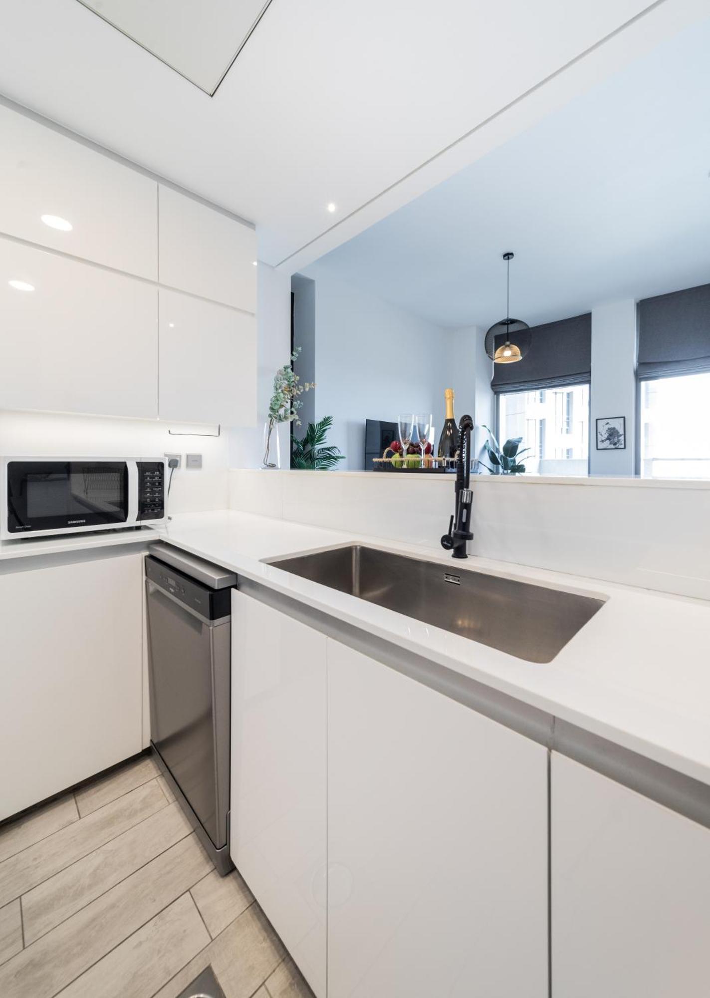 Eden's Homes & - Millennium Atria Residences Dubái