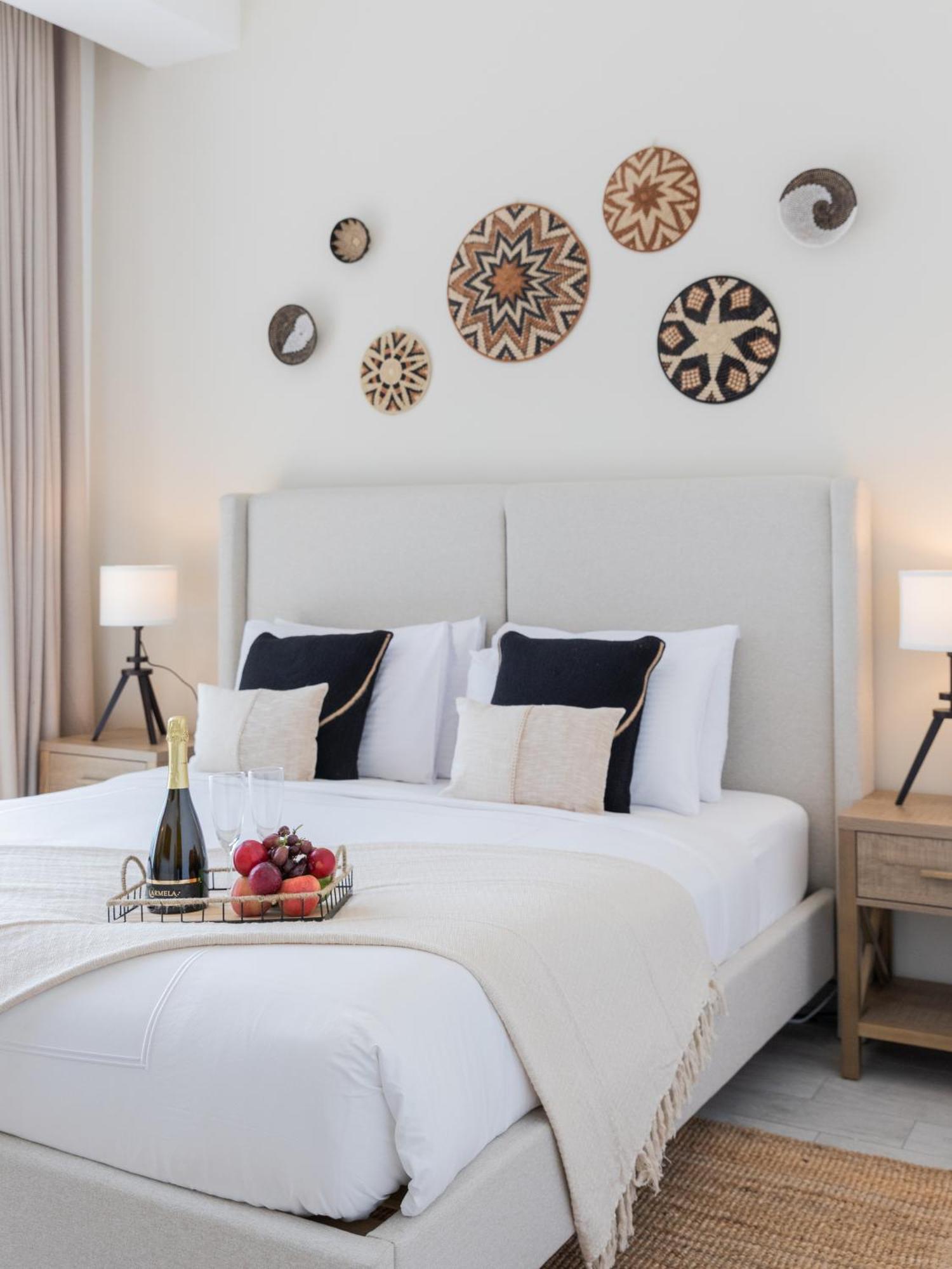 Eden's Homes & - Millennium Atria Residences Dubái