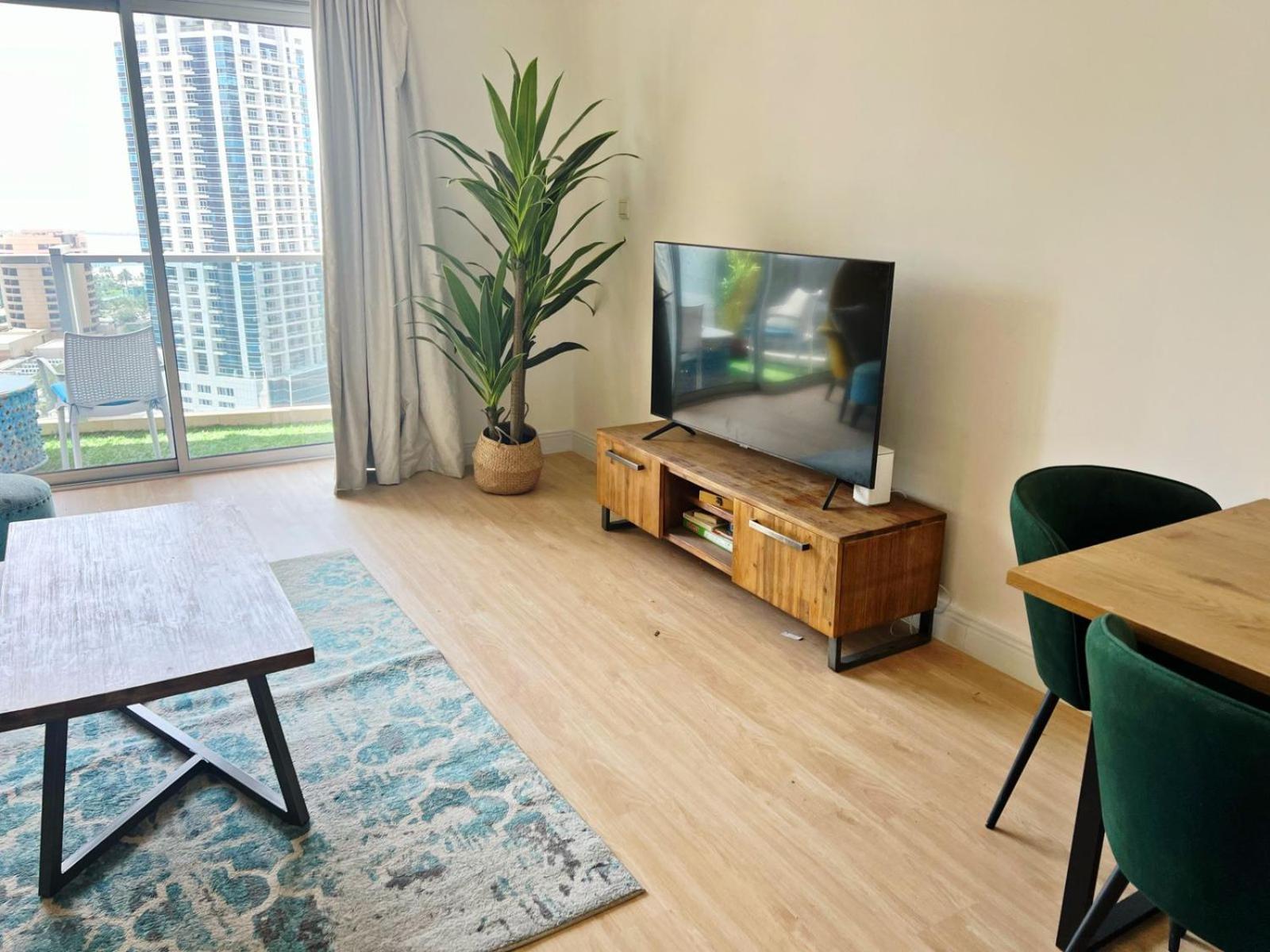 Newly Renovated Marina & Sea View Family Apartment