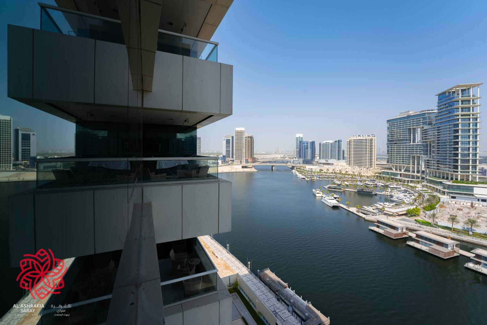 Alashrafia Saray- Waterfront 3 Bdr Business Bay Apartemen Dubai