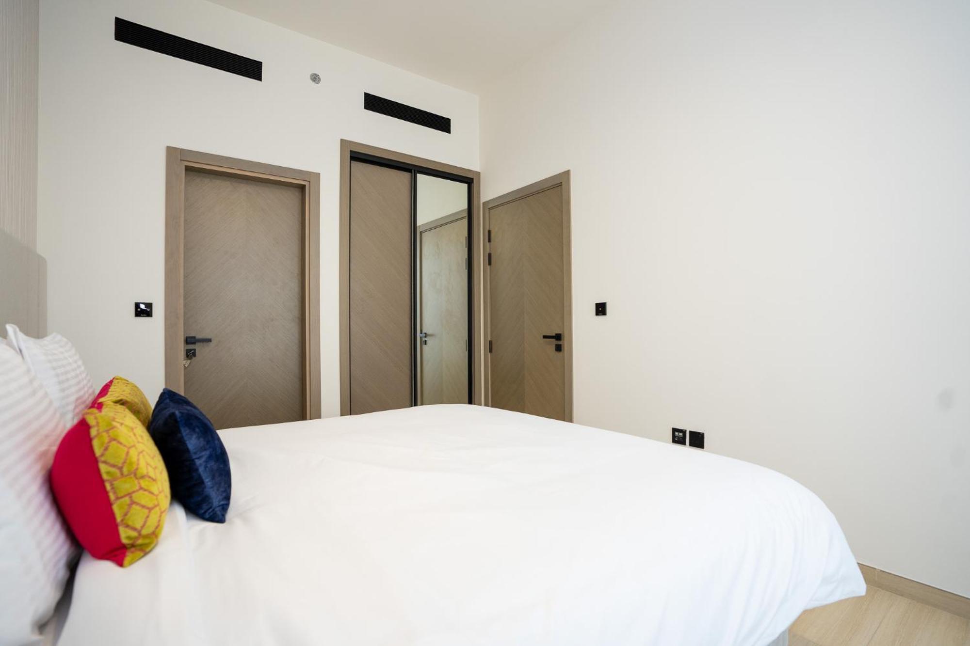 Citihome Sleek And Stylish Brand New 1br Apartment