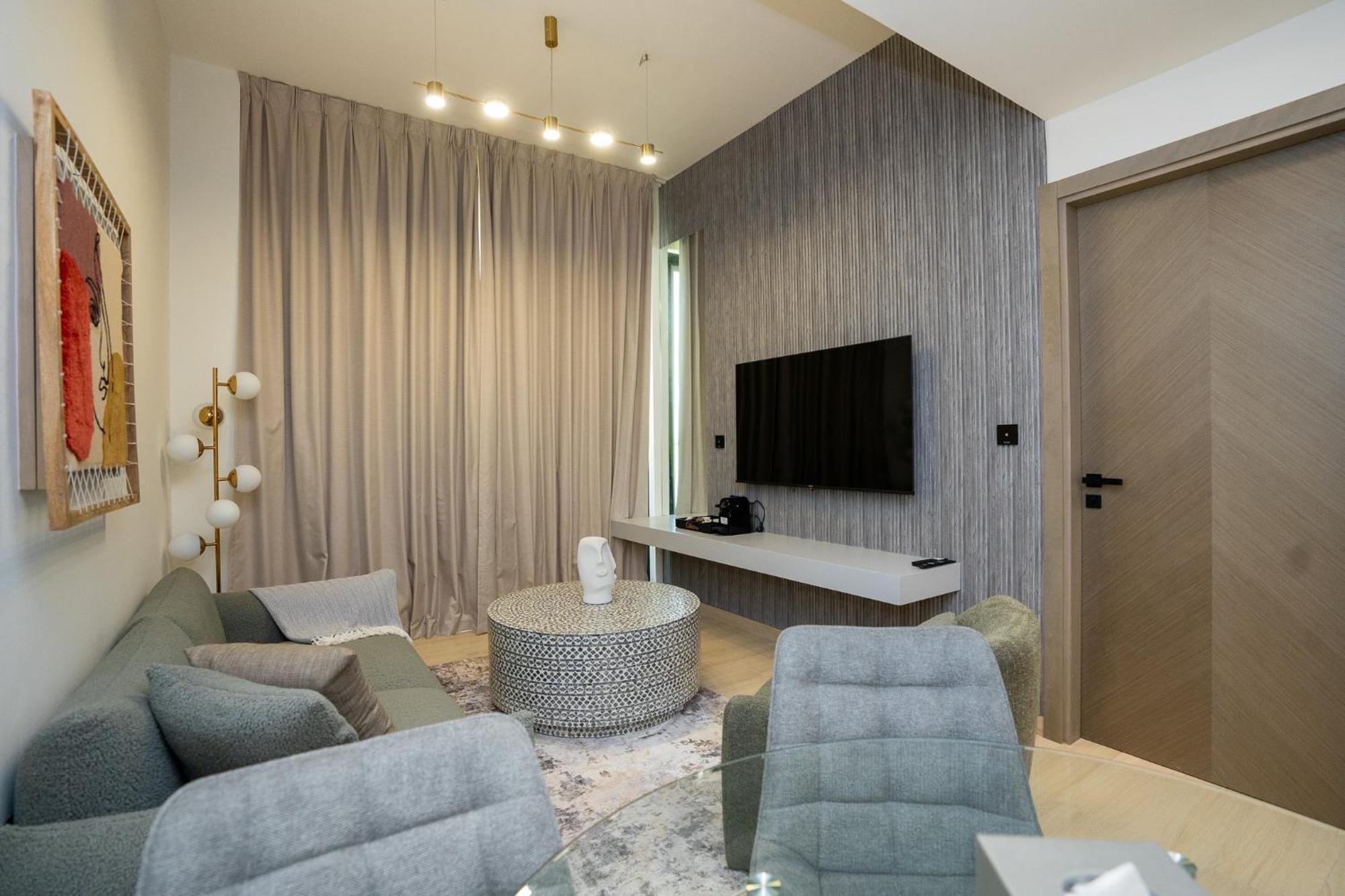 Citihome Sleek And Stylish Brand New 1br Dubai