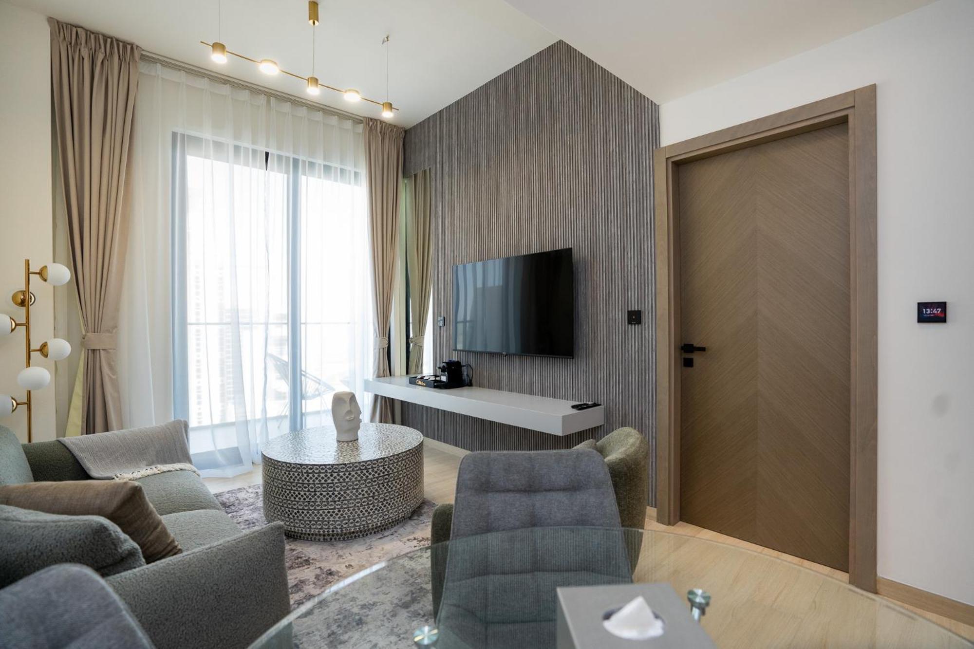 Apartment Citihome Sleek And Stylish Brand New 1br Dubai