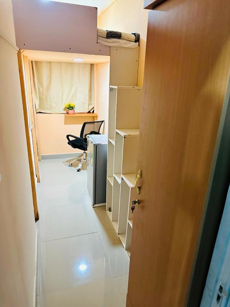 Couples Loft Partition Close To Mall Of Emirates Metro * Dubai