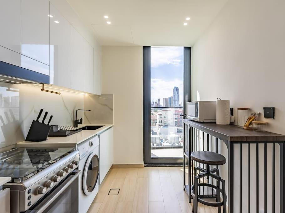 Stunning With Artful Interior And Urban Views *