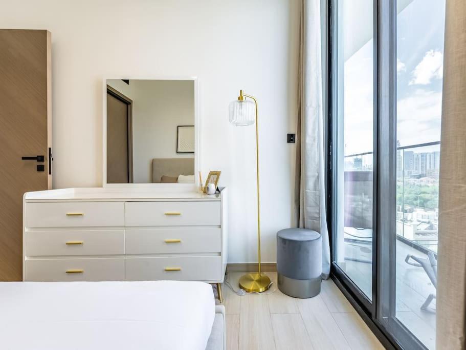 Stunning With Artful Interior And Urban Views