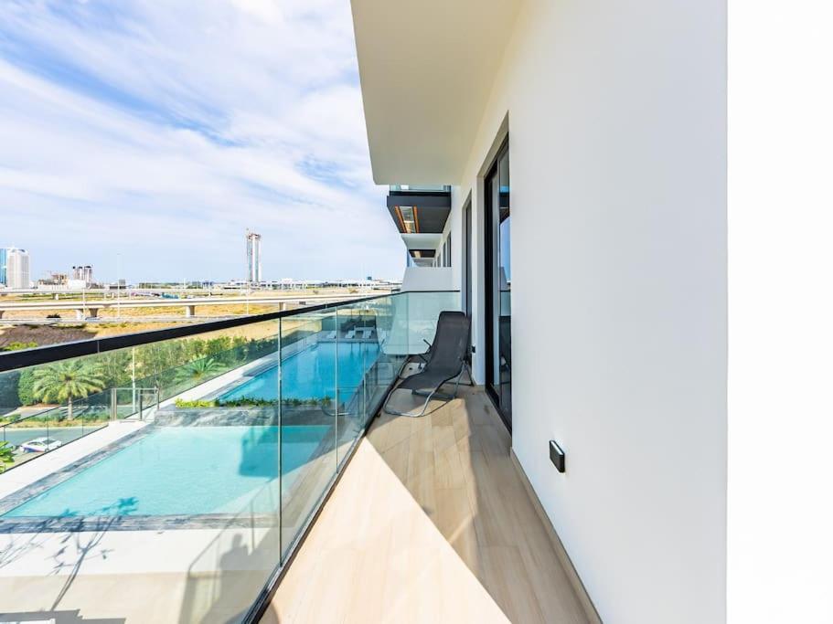 Stunning With Artful Interior And Urban Views Lägenhet *