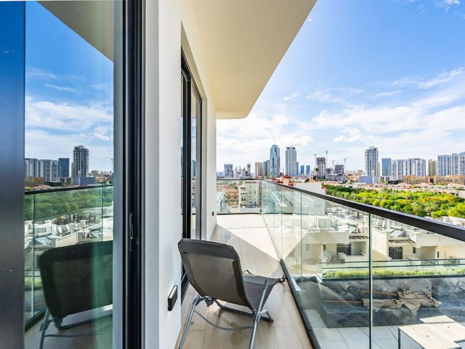 Lägenhet Stunning With Artful Interior And Urban Views