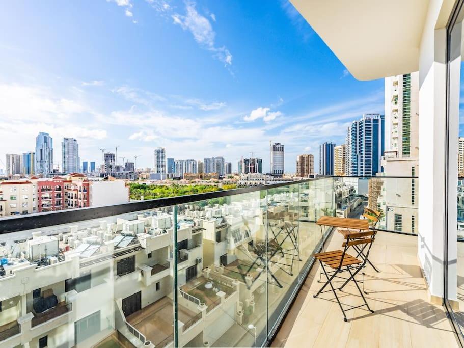 Stunning With Artful Interior And Urban Views *