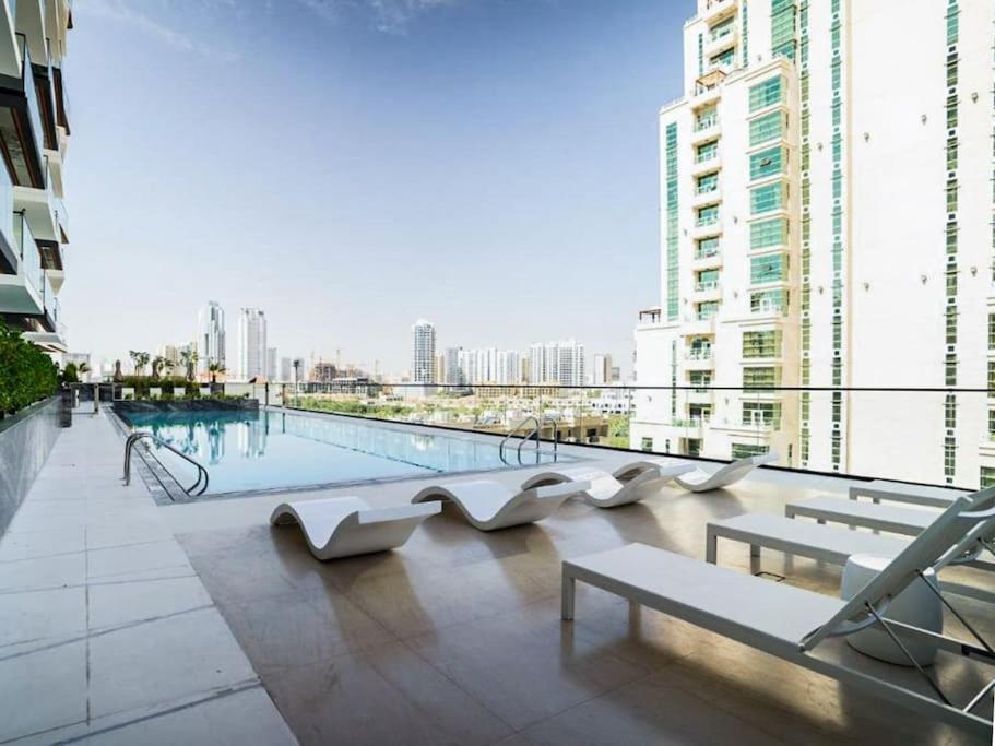 Lägenhet Stunning With Artful Interior And Urban Views