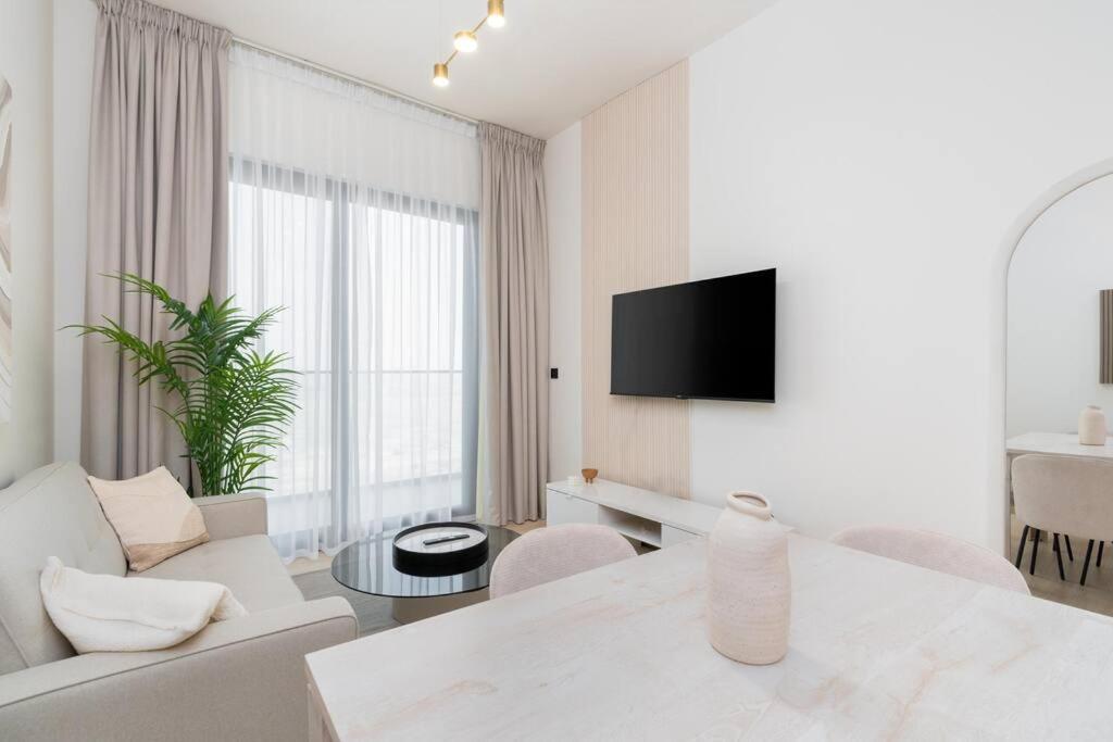 Appartement 1bhk In Jvc - With View - Binghatti Height *