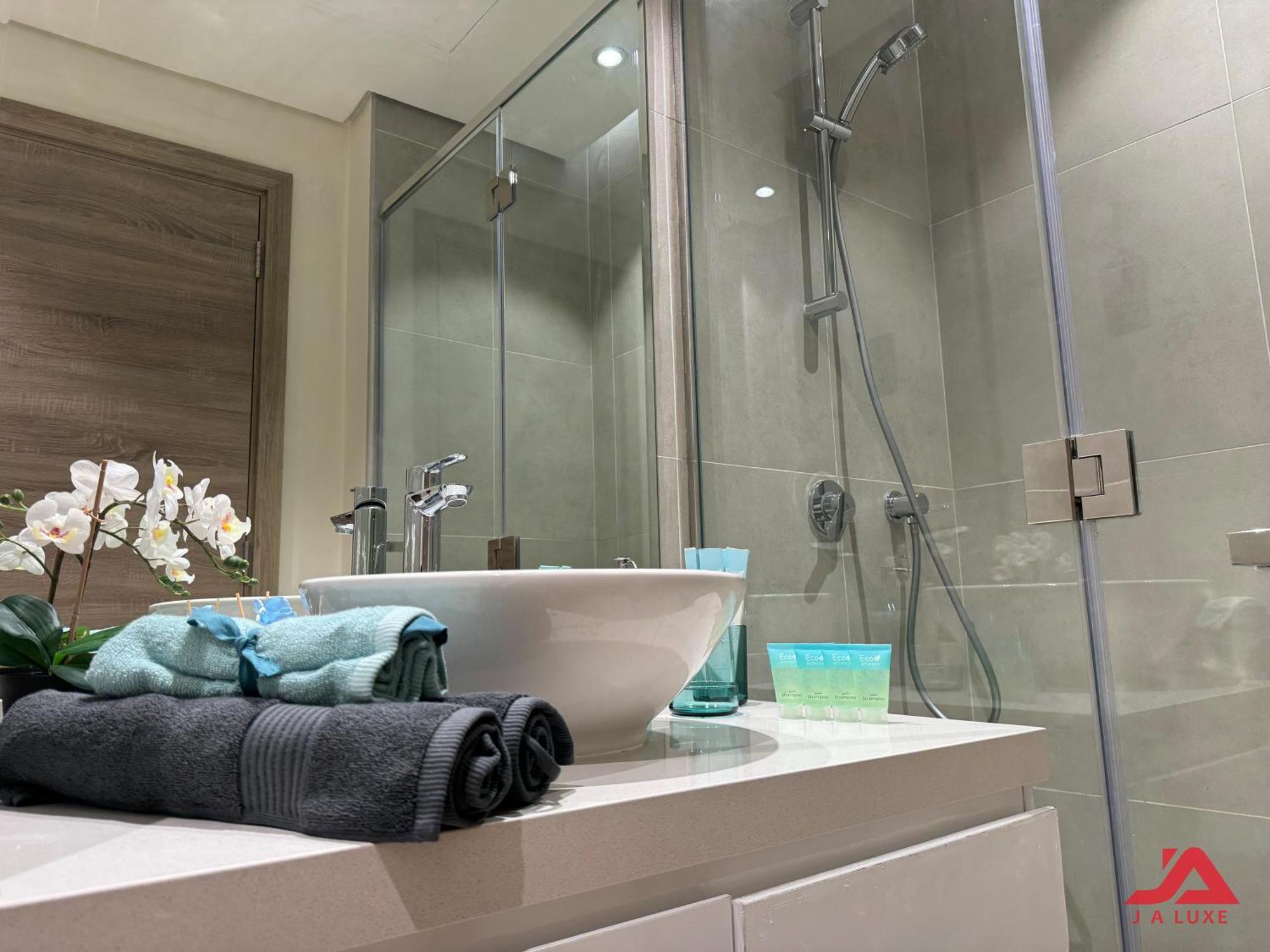 Apartament Warm Cozy Partial Sea View In Marina With Modern Gym & Pool, Steps To Jbr Beach, Marina Walk & Metro *