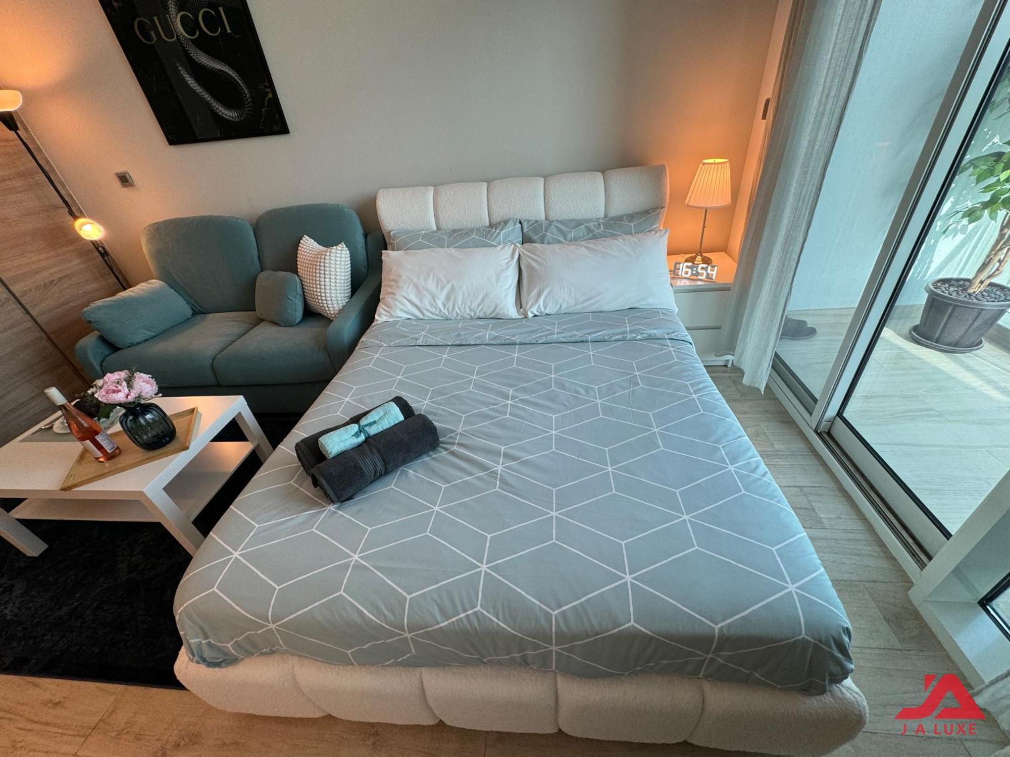 Warm Cozy Partial Sea View In Marina With Modern Gym & Pool, Steps To Jbr Beach, Marina Walk & Metro Apartament