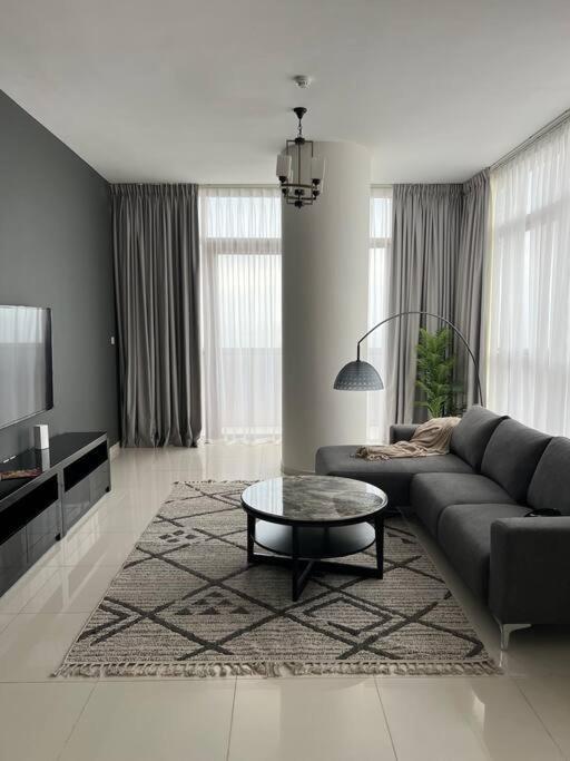 2br + Maid With Fantastic View Apartamento Dubái