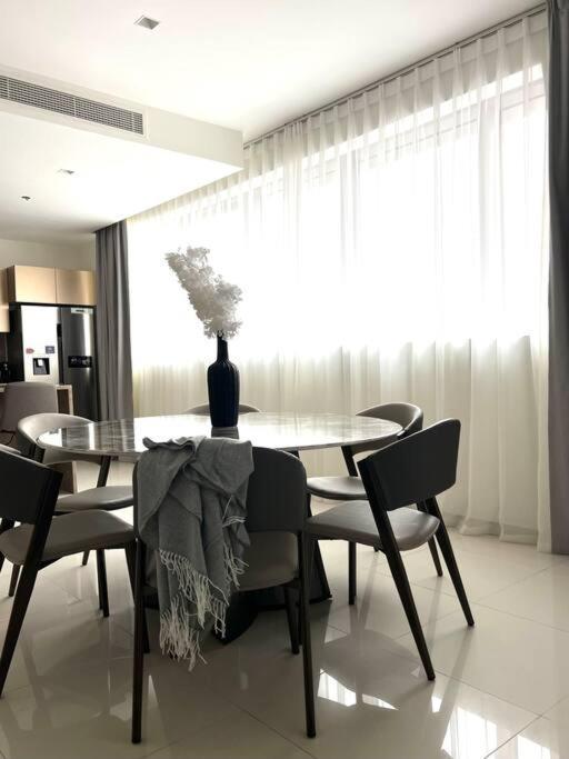 2br + Maid With Fantastic View Apartamento *