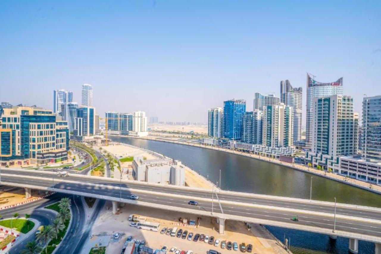 With Canal View In Business Bay With Pool & Gym * Dubaï