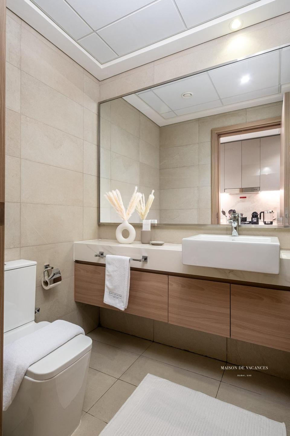 Appartement 10mins From Mall With A Large Balcony Dubai