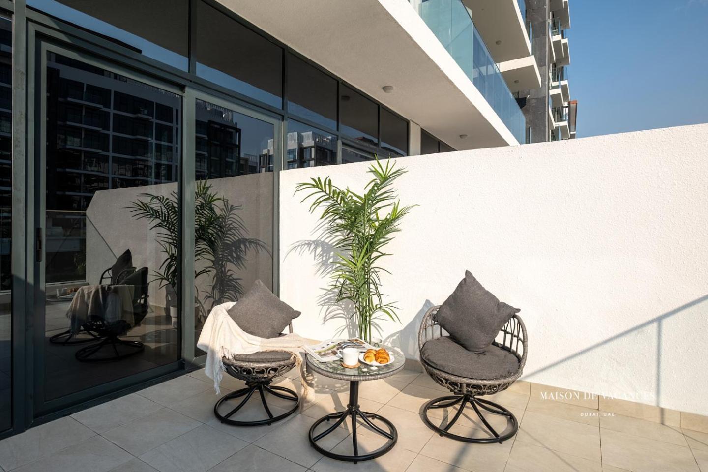 10mins From Mall With A Large Balcony Appartement Dubaï