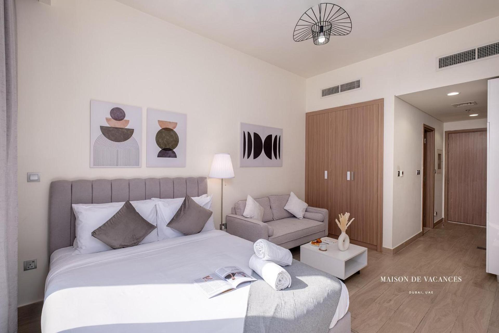 10mins From Mall With A Large Balcony