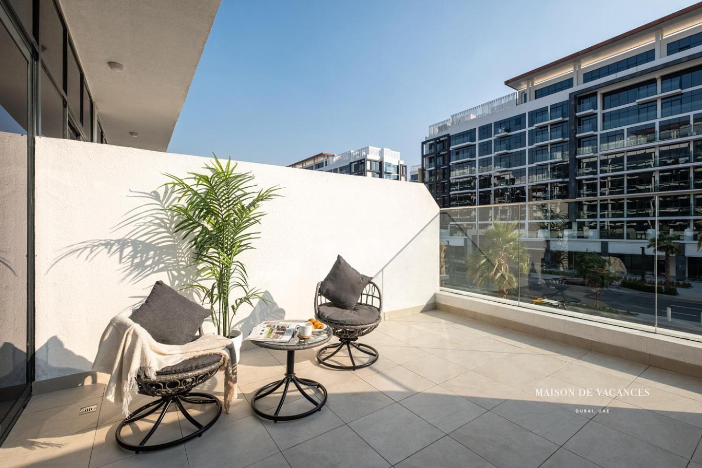 Appartement 10mins From Mall With A Large Balcony Dubai
