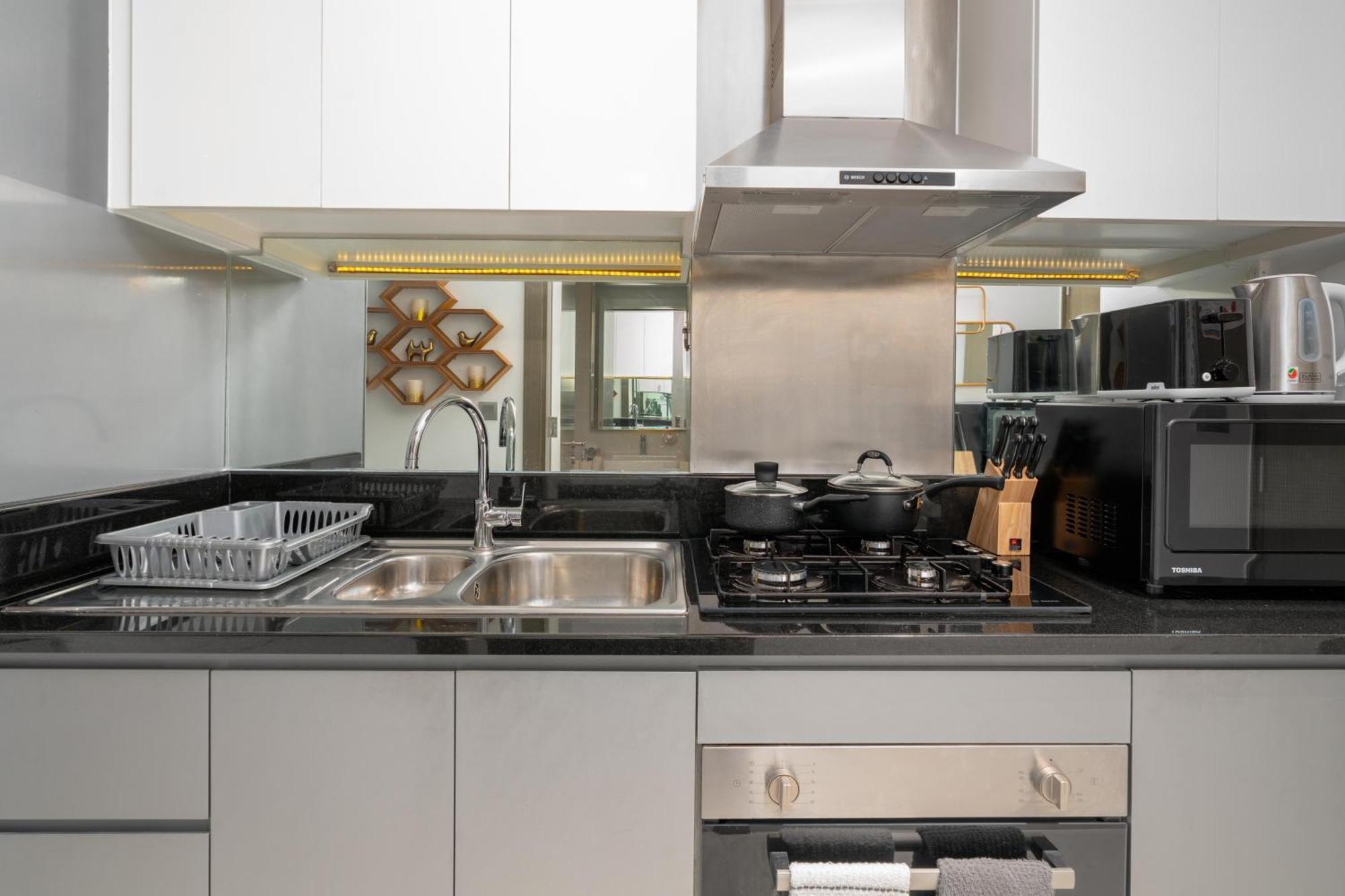 White Sage - Premium Furnished With Large Balcony Apartamento