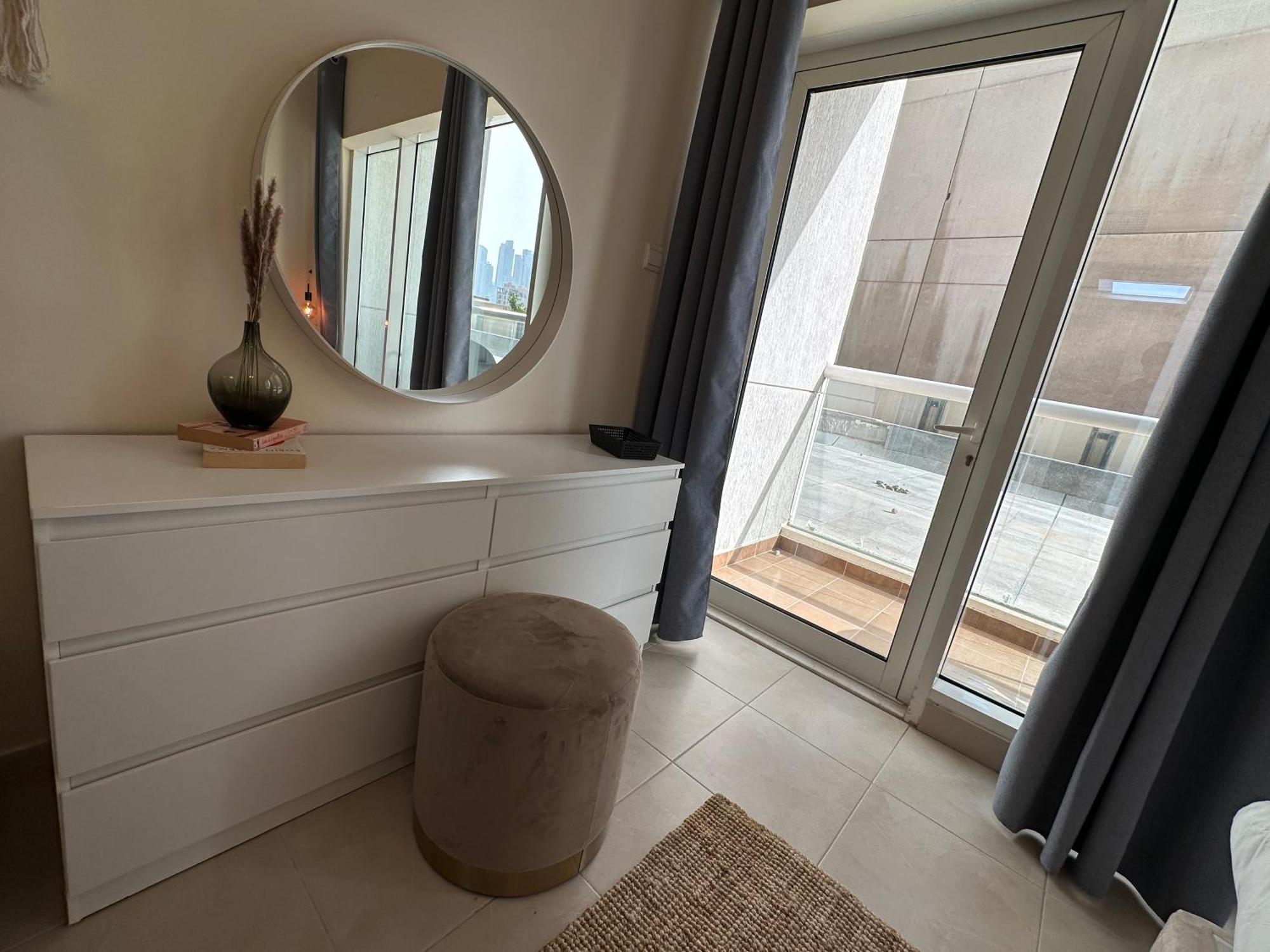 Serviced Near Burj Khalifa Appartement