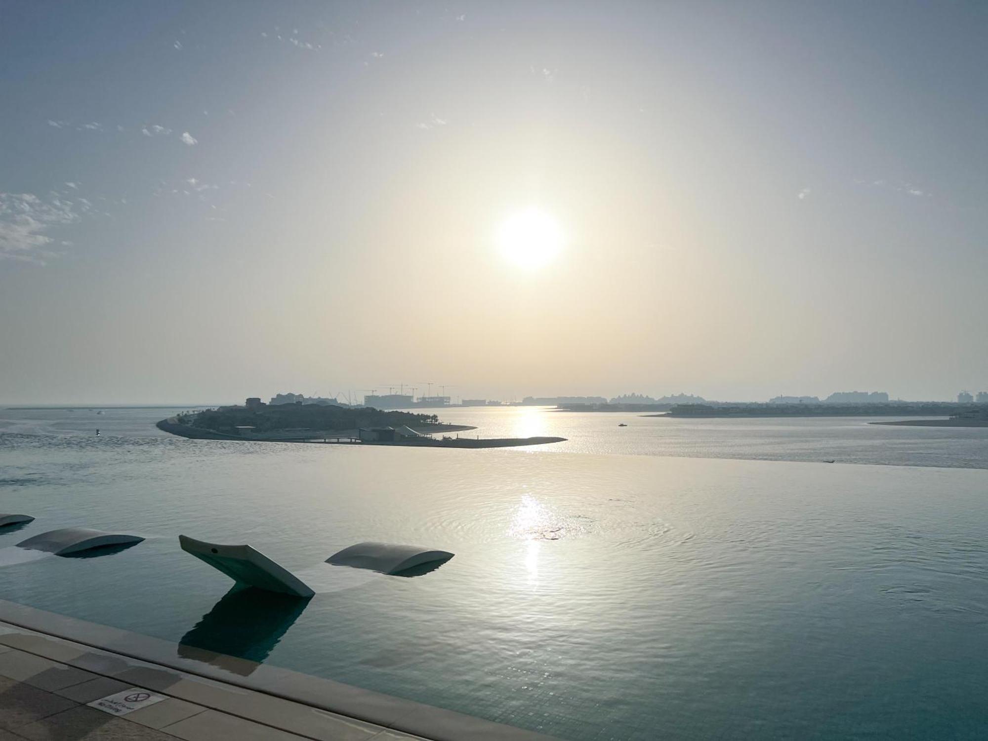 Lejlighed 2br Beachfront Gem With Dazzling Views Of The Palm Dubai