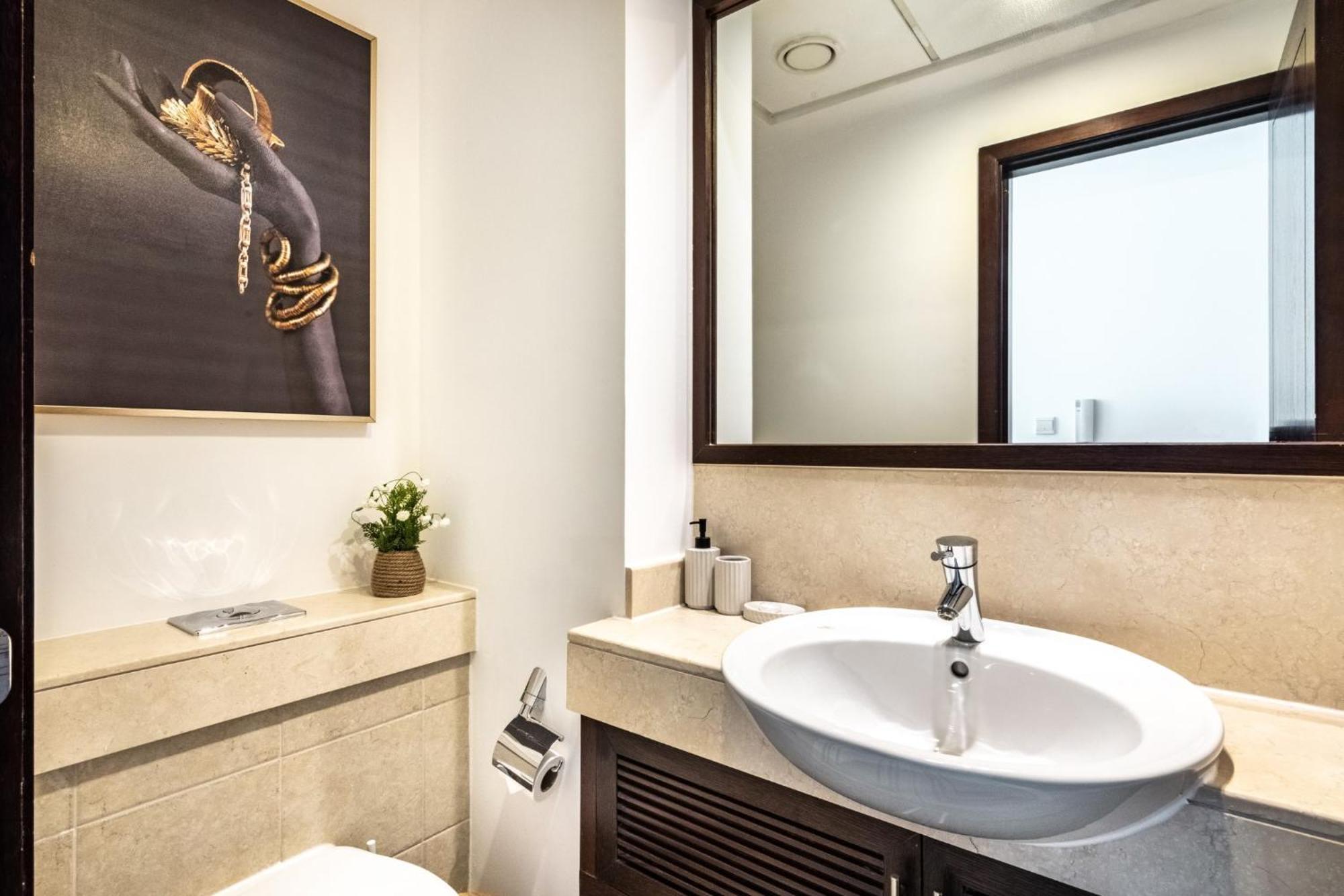Stunning 1-bedroom With Full Burj Khalifa View - 5-min Walk To Mall * Dubaï