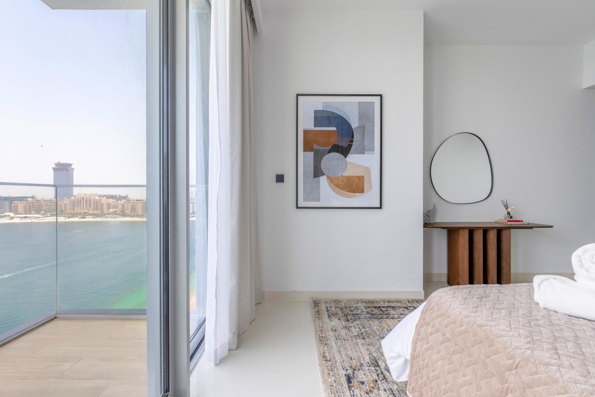 2br Beachfront Gem With Dazzling Views Of The Palm Lejlighed